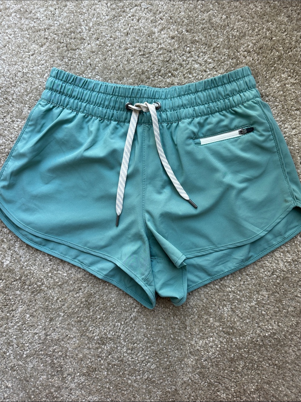 Vuori Clementine Shorts 2.0 | 2.5” inseam | LIKE NEW | Mint